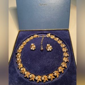 Lovely 16” Avon necklace with matching earrings